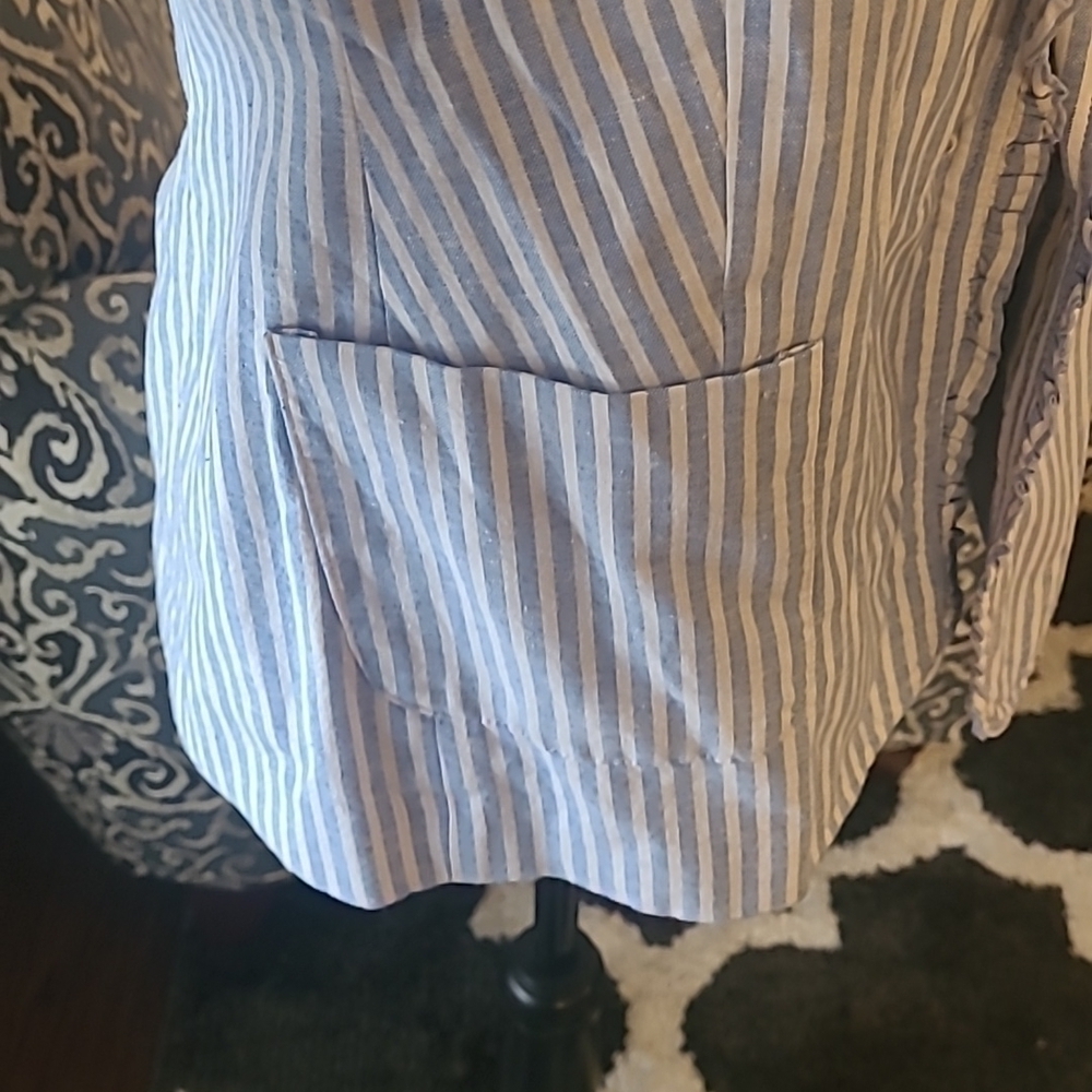 Crown & Ivy linen sz 2 blue white seersucker blazer - Picture 3 of 7